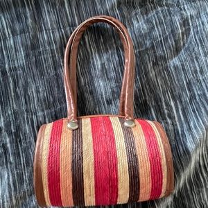 Super cute woven shoulder bag 🫶